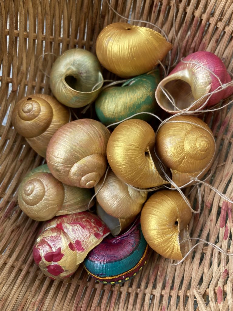 Osterbrunch, bunte Schneckenhäuser